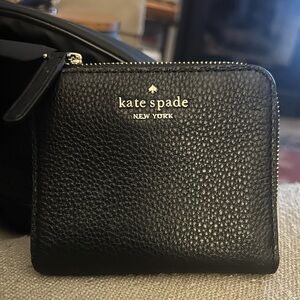 EUC Kate Spade New York Jackson Small L-Zip Bifold Wallet Black Pebble Leather